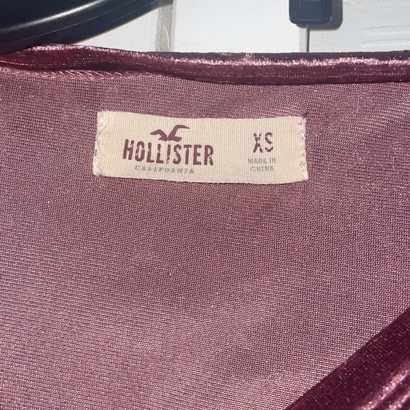 XS faux velvet T-Shirt from Hollister. Purple - Picture 4 of 4